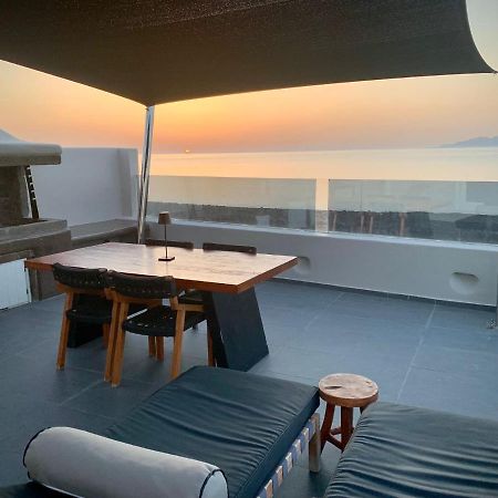 Incognito Beach Villa Santorini Kamári Kültér fotó