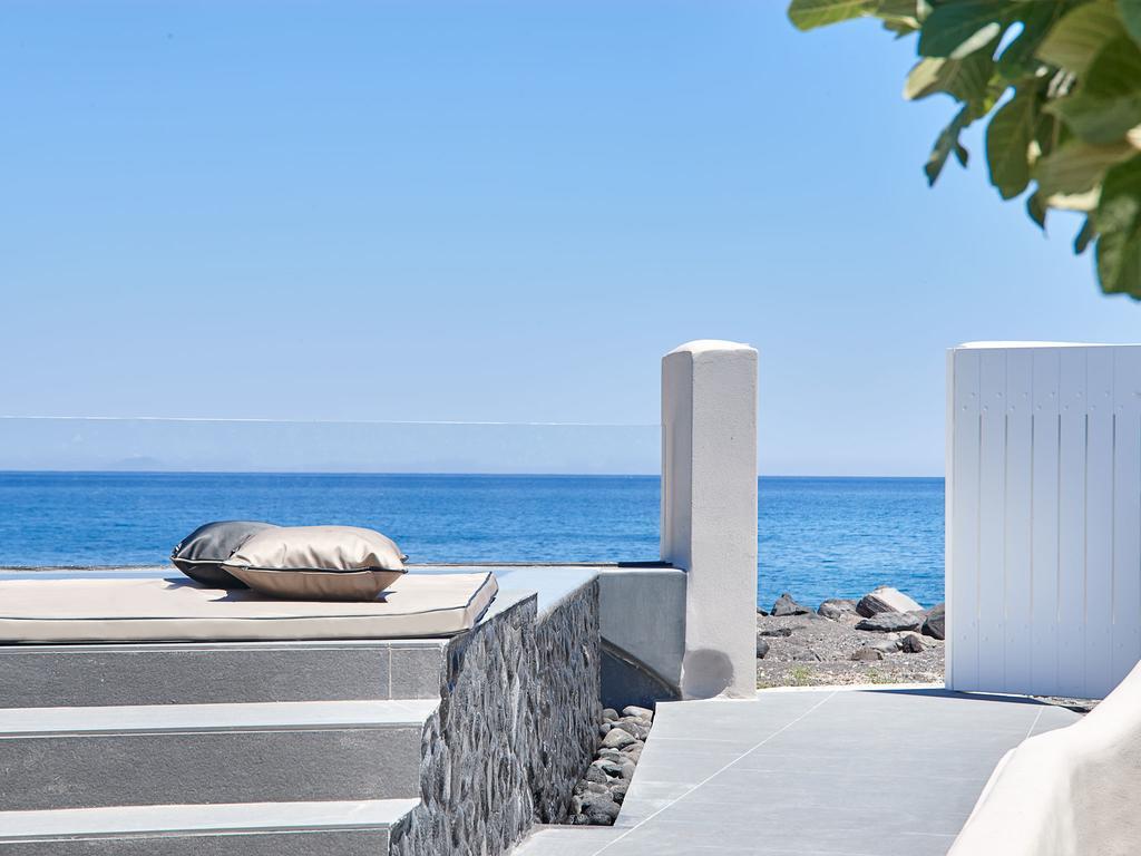 Incognito Beach Villa Santorini Kamári Kültér fotó