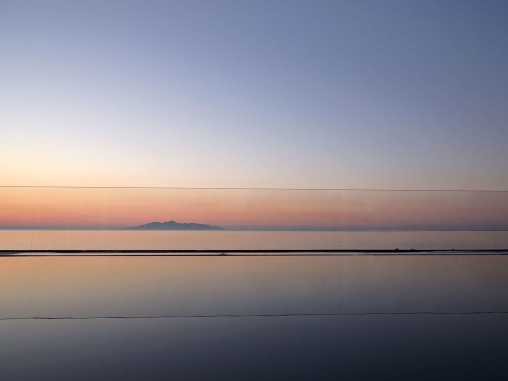 Incognito Beach Villa Santorini Kamári Kültér fotó