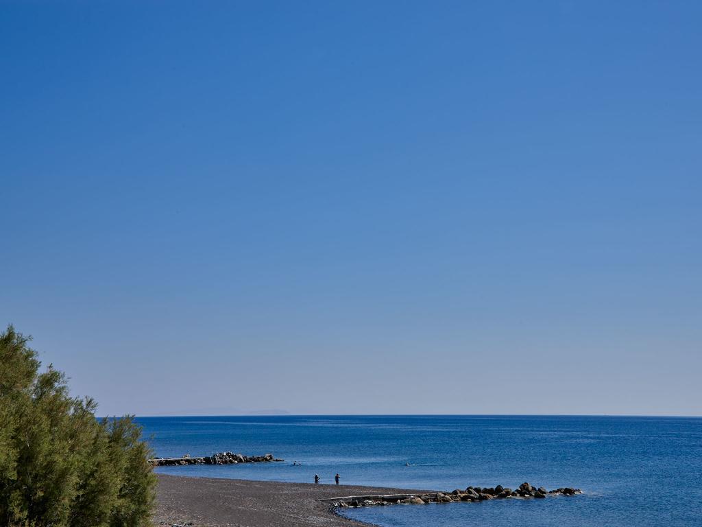 Incognito Beach Villa Santorini Kamári Kültér fotó