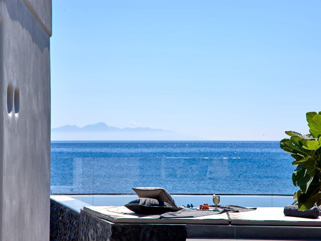 Incognito Beach Villa Santorini Kamári Kültér fotó