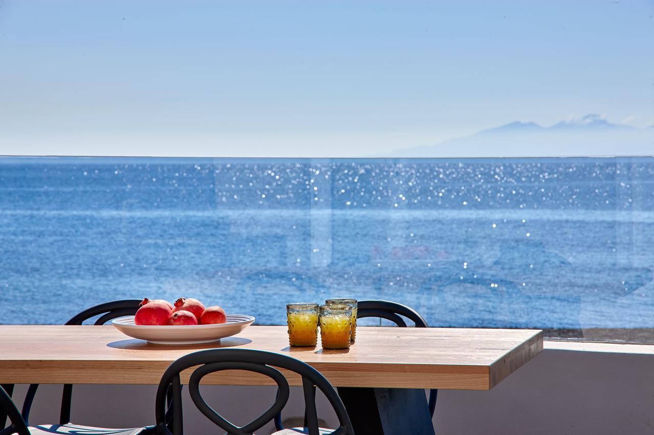 Incognito Beach Villa Santorini Kamári Kültér fotó